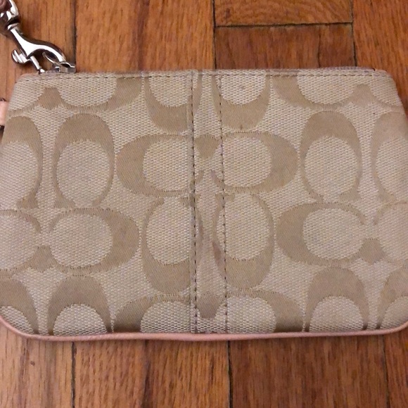 ❤️BUNDLEME❤️ Coach Wristlet - Picture 3 of 7